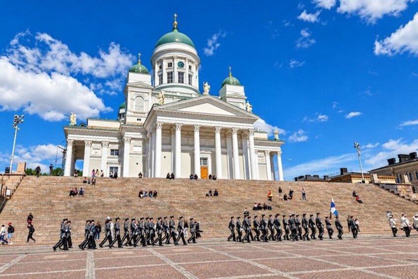 Helsinki and Suomenlinna Guided Sightseeing Tour 4