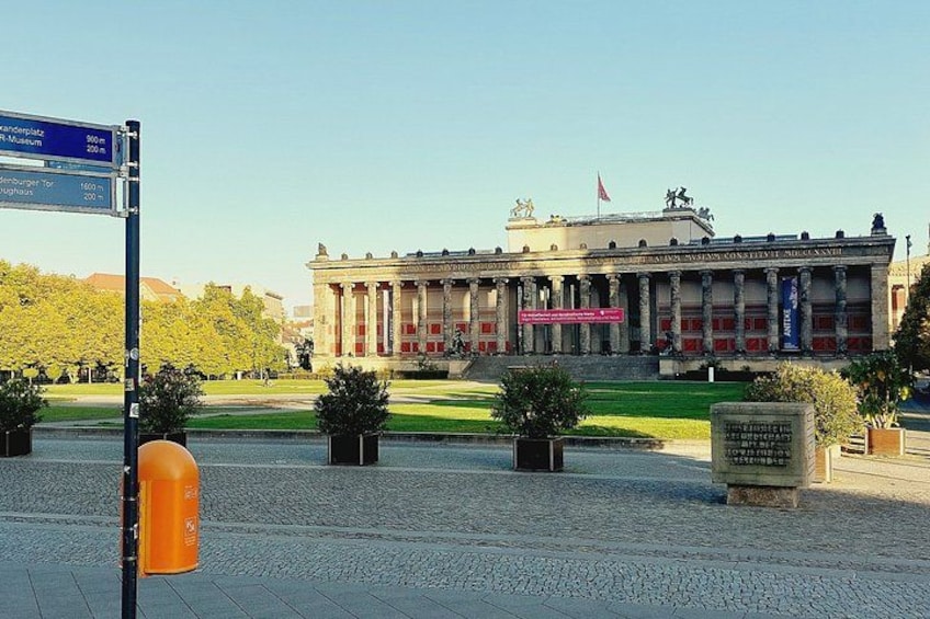 Discover through the middle with the rickshaw 3