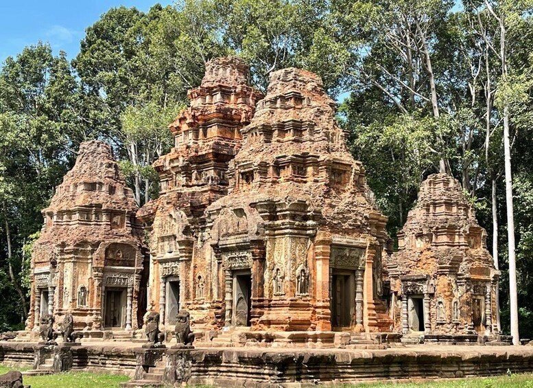 Picture 1 for Activity Siem Reap: Full-Day Angkor Wat Tour (Japanese-Speaking Live Guide) 3