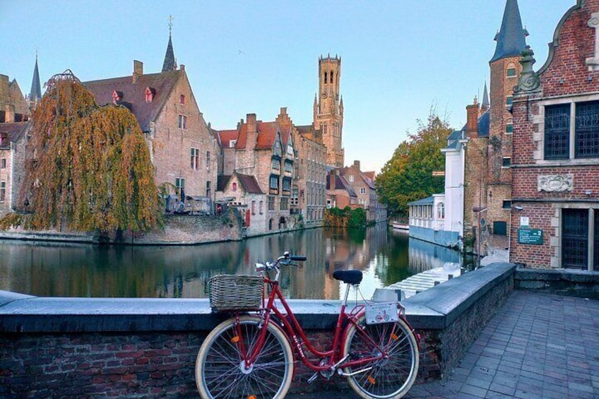 Bruges Sunset Retro Bike Tour: Family Sculptures & Hidden Art 5
