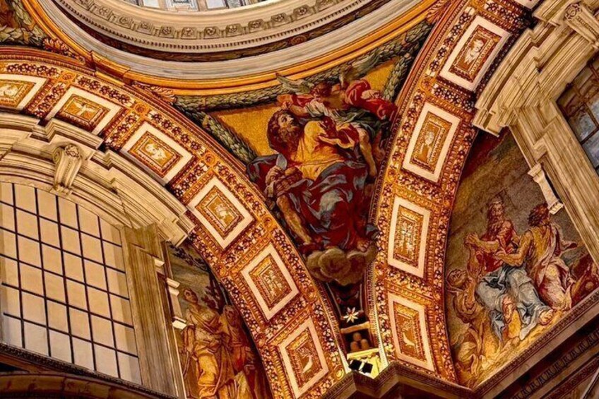 St.Peter’s Basilica, Papal tomb, Grottoes tour & Dome access 4