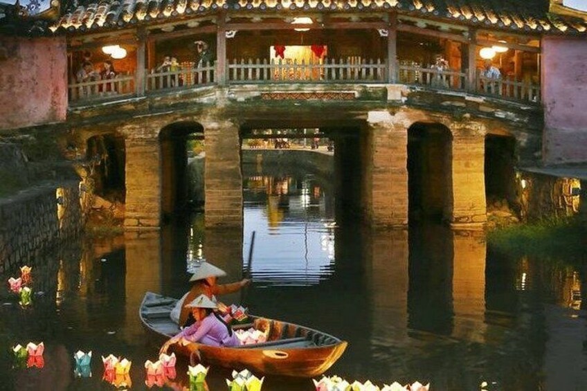 Explore Hoi An Ancient Town and Coconut Forest by Basket Boat 2