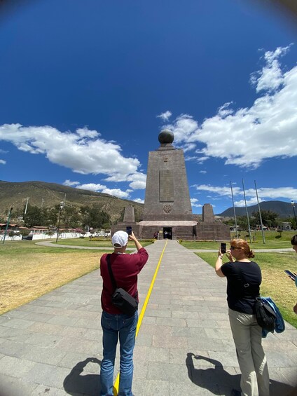 Quito: Airport Pickup and Middle of the World Visit 3