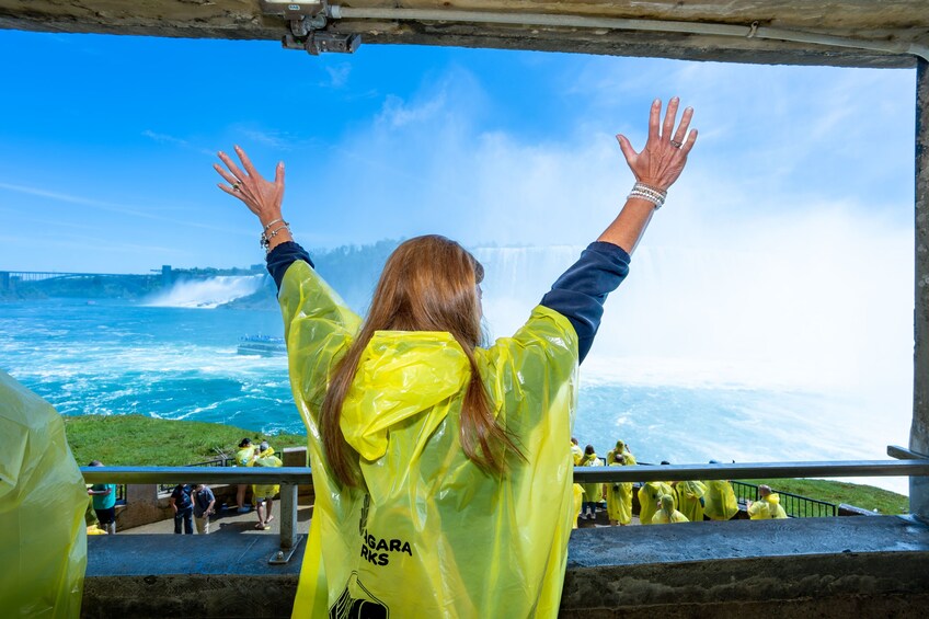 Niagara Falls Night Tour with Journey Behind the Falls & Fireworks 5