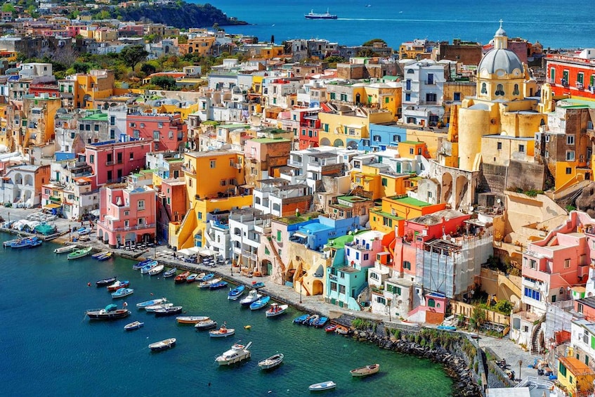 Picture 1 for Activity Procida: Tour the island by boat. 2