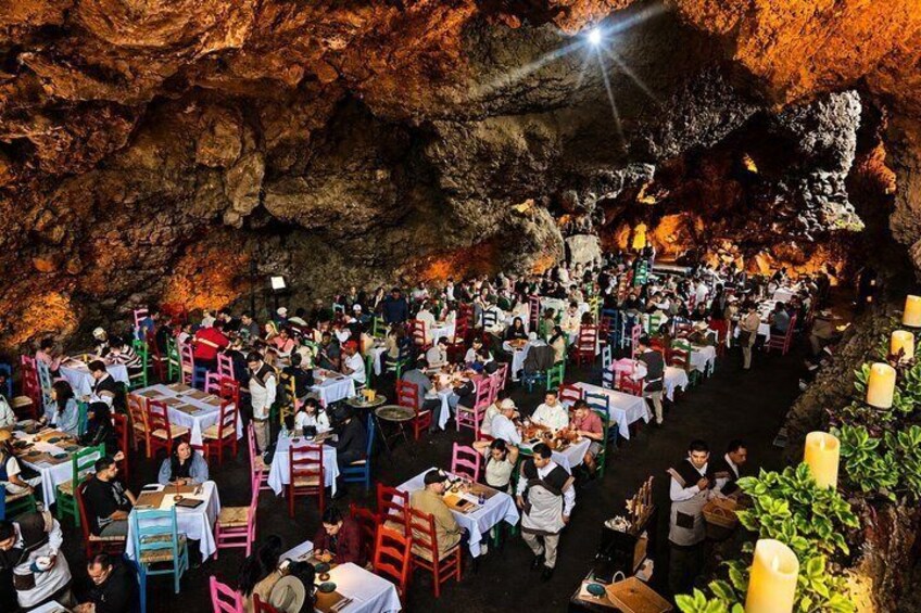 Tour to Teotihuacan with Transportation and Professional Guide 4