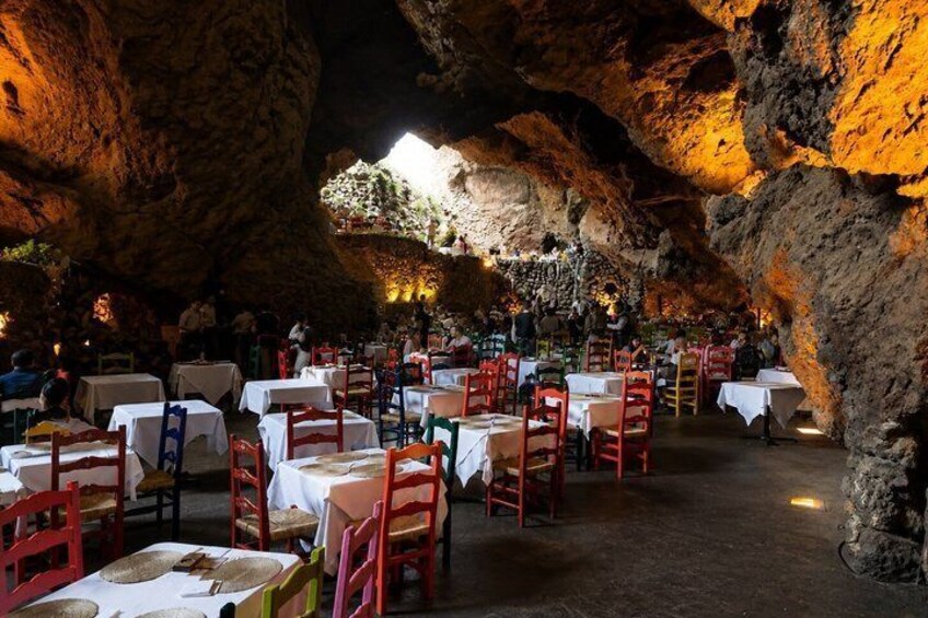 Tour to Teotihuacan with Transportation and Professional Guide 2