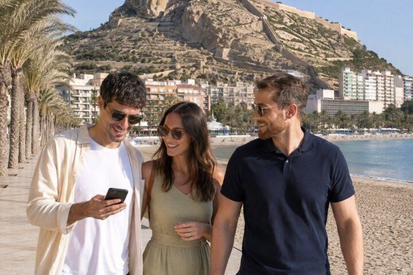 Tres personas en una playa con palmeras y una montaña al fondo. 1