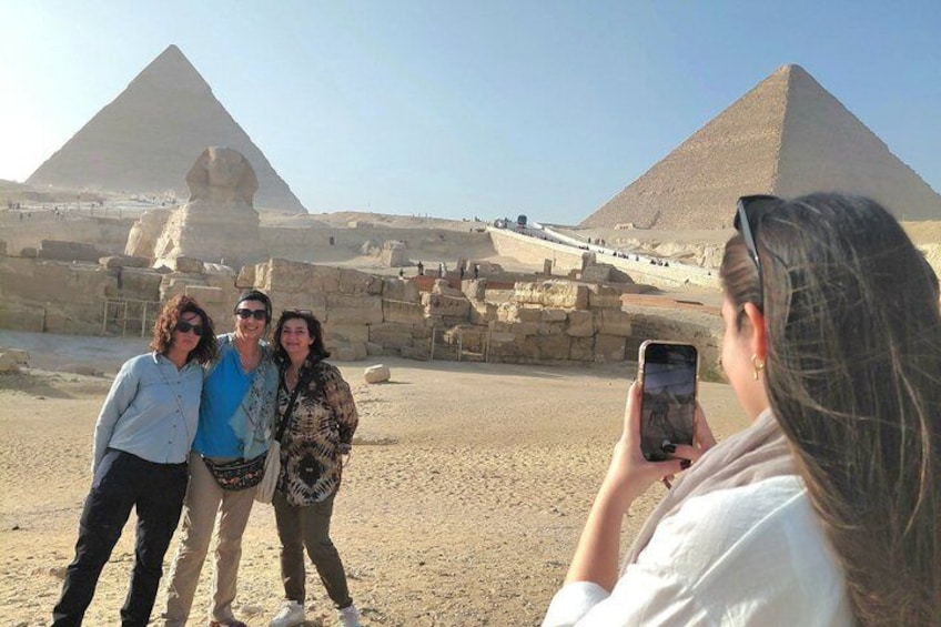 VIP Private 1 Day Tour To Giza Pyramids & GEM 1