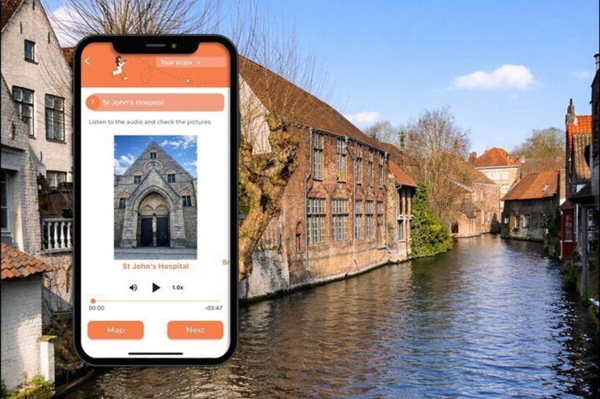 En smartphone viser et stop på en rundvisning for Sankt Johannes Hospital med udsigt til en kanal. 5