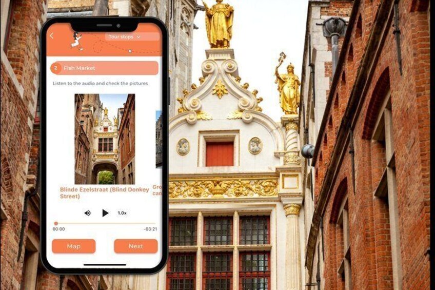 En smartphone viser et kort med en markering for 'Fish Market' og en gade kaldet 'Blinde Ezelsstraat (Blind Donkey Street)', samt en afspil-knap der indikerer lydmulighed. 3