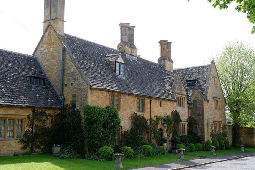 Explore the Cotswolds by Car with Pub Lunch 5