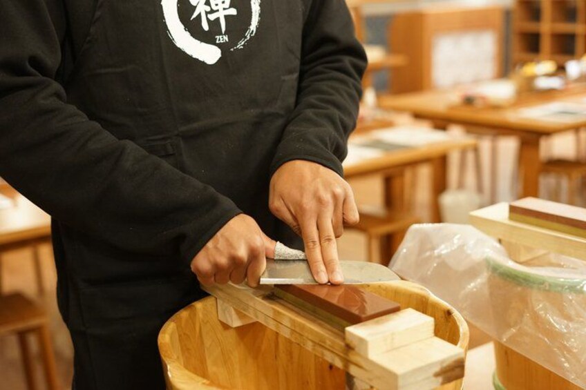 Kyoto Traditional Knife Sharpening & Craft Workshop in Gion 2