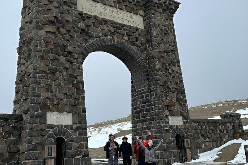 Private Yellowstone Lower Loop Sites & Wildlife Tour from Bozeman 2