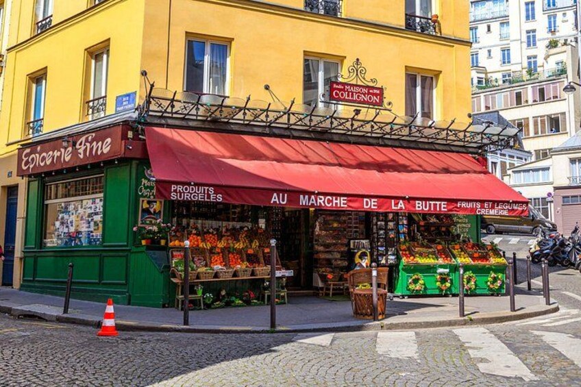 Una vetrina con un tendone rosso, un tendone verde e un cartello con la scritta 'EPICERIE FINE'. 5