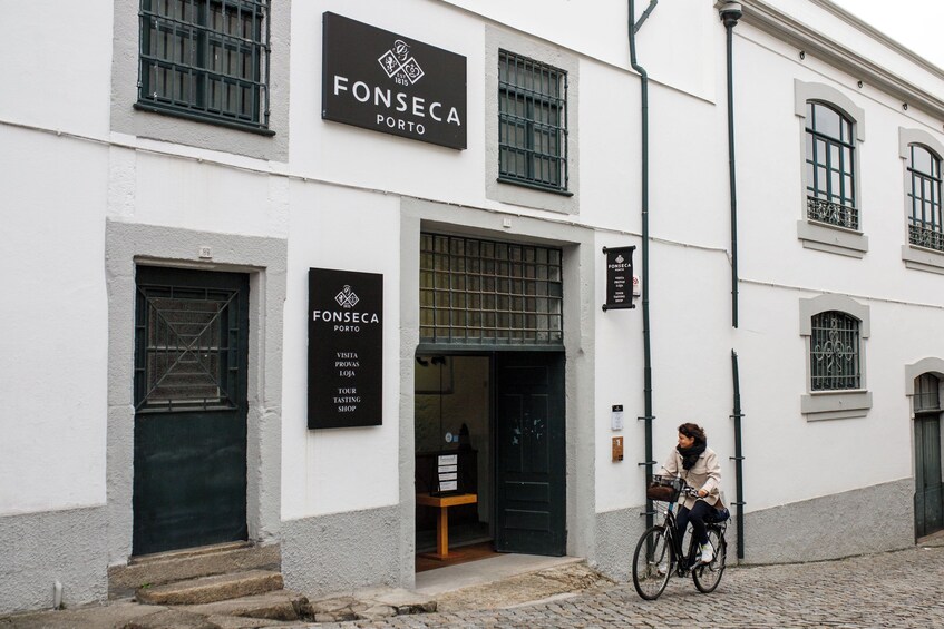 Porto Food Tour: Bolhão Market, Tapas & Port Wine Cellar 4