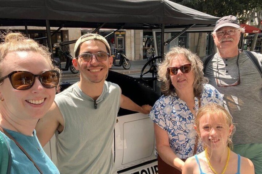 Guided Tour City, Park and Beach Barcelona Vintage Tuk Tuk Car 2