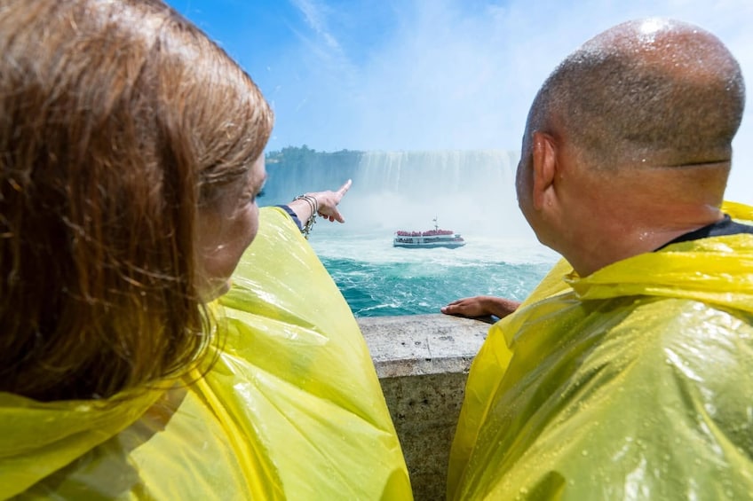 Toronto to Niagara Falls Day Trip with Roundtrip Transportation 3
