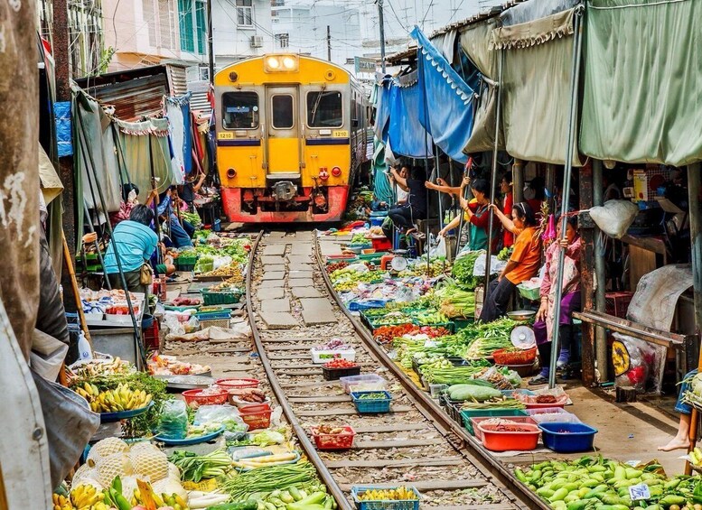 Picture 1 for Activity Bangkok: Damnoen Saduak and Ayutthaya Private Day Trip 2