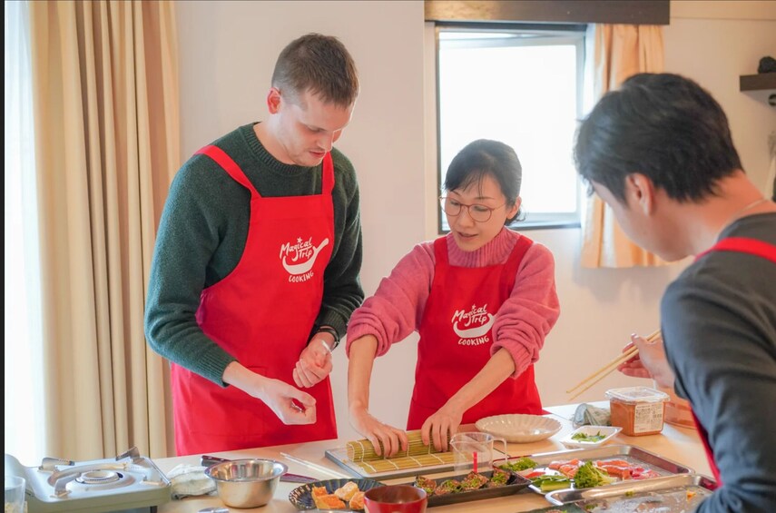 Tokyo Sushi Class & Supermarket Tour: Make Sushi & Enjoy Lunch 2
