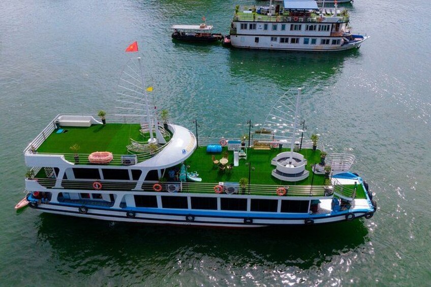 Full Day Lan Ha Bay Boat Tour from Cat Ba with Lunch 2