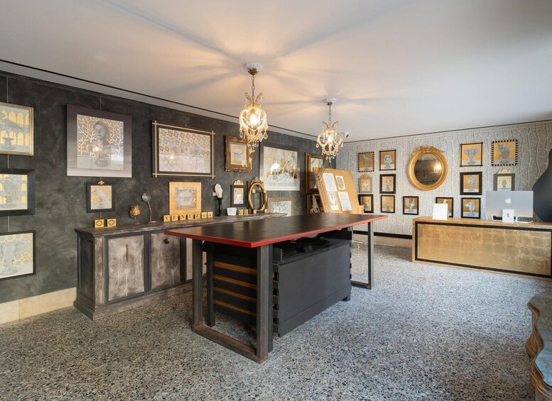 Picture 7 for Activity Venice: Basic Gold Leaf Gilding Course in an Authentic Artisan Atelier 5