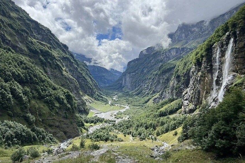 Hiking Transfer Geneva to Cirque du Fer à Cheval French Alps 1