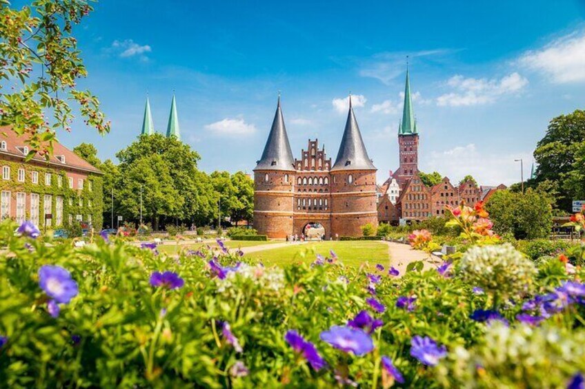 2 Hour Walking Tour of the Jewish History and the Best of Lubeck