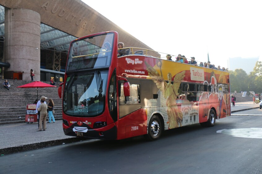 Turibus with passengers in Mexico City