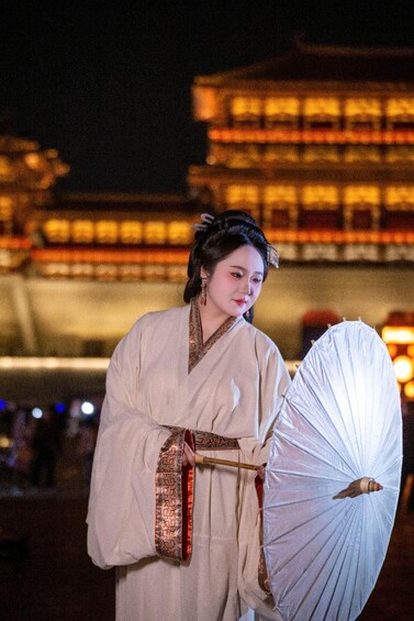 Picture 5 for Activity Luoyang: Hanfu Experience with Royal Banquet & Photos 4