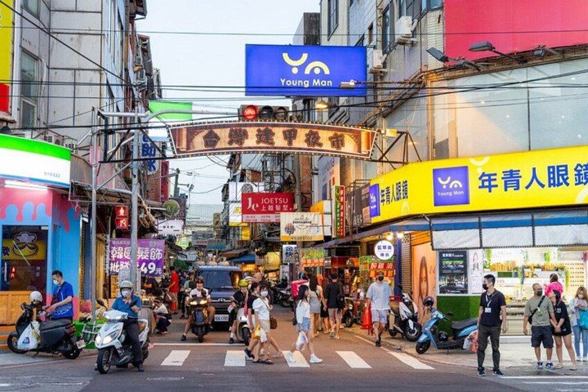 Bus and Night Market Adventure in Taichung City 2