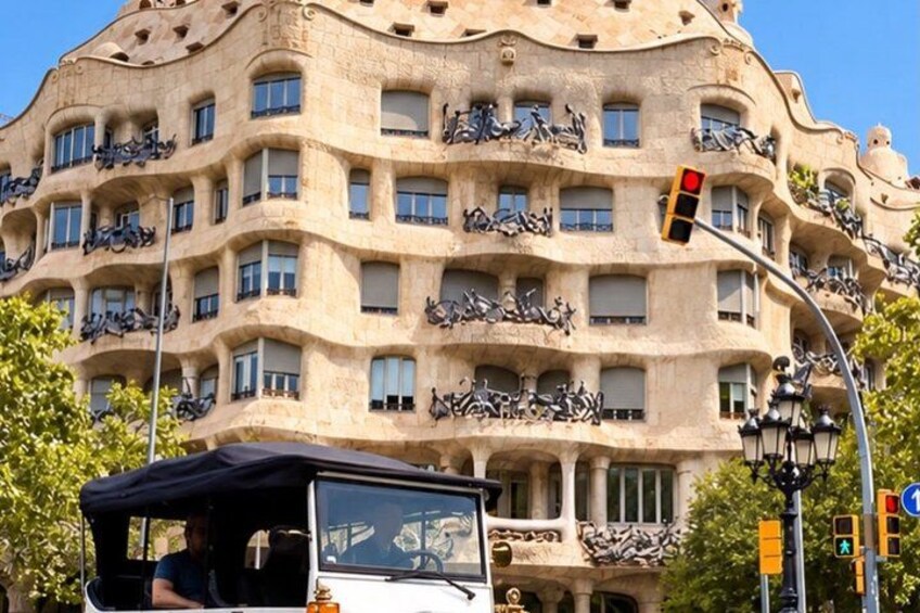 Gaudi & Sagrada Familia Private Tuk Tuk Tour and Highlights 2