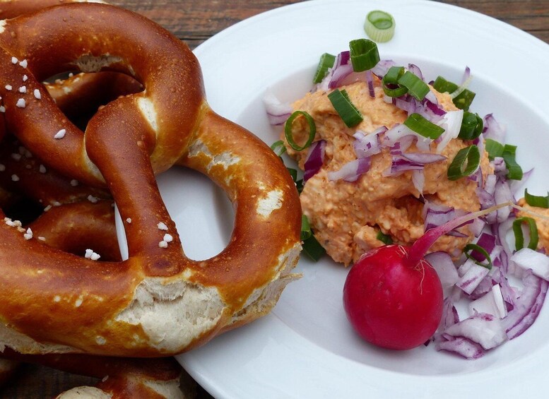 Picture 1 for Activity Munich: Street Food with Peter – Viktualienmarkt & Little-Known Spots 4
