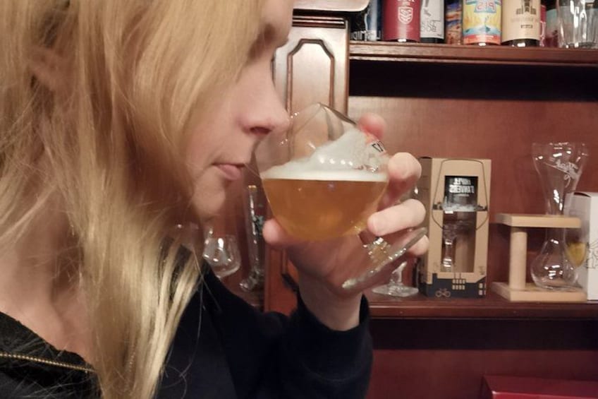 A person holding a glass of beer. 5