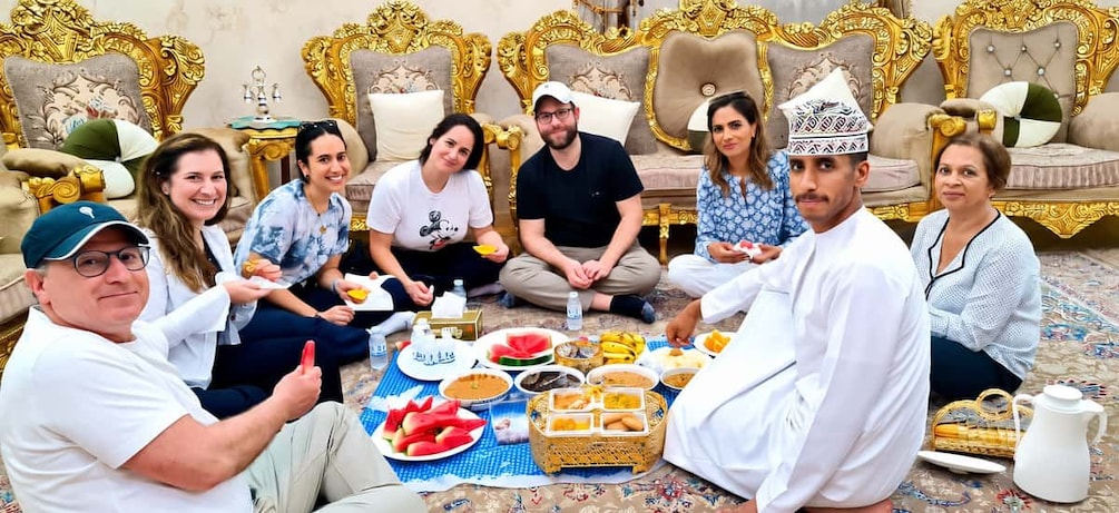 Omani Hospitality: Authentic Family Dinner Experience 1
