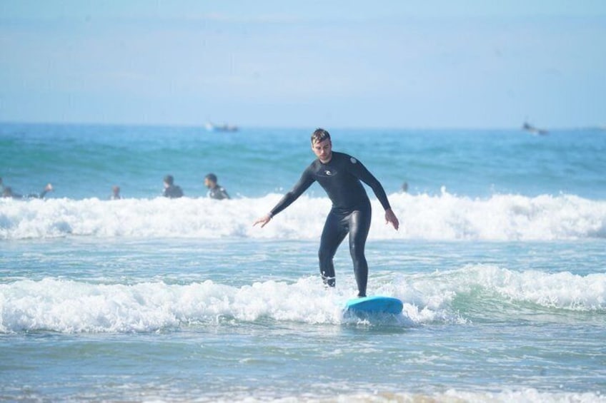 A person surfing on a wave in the ocean. 4
