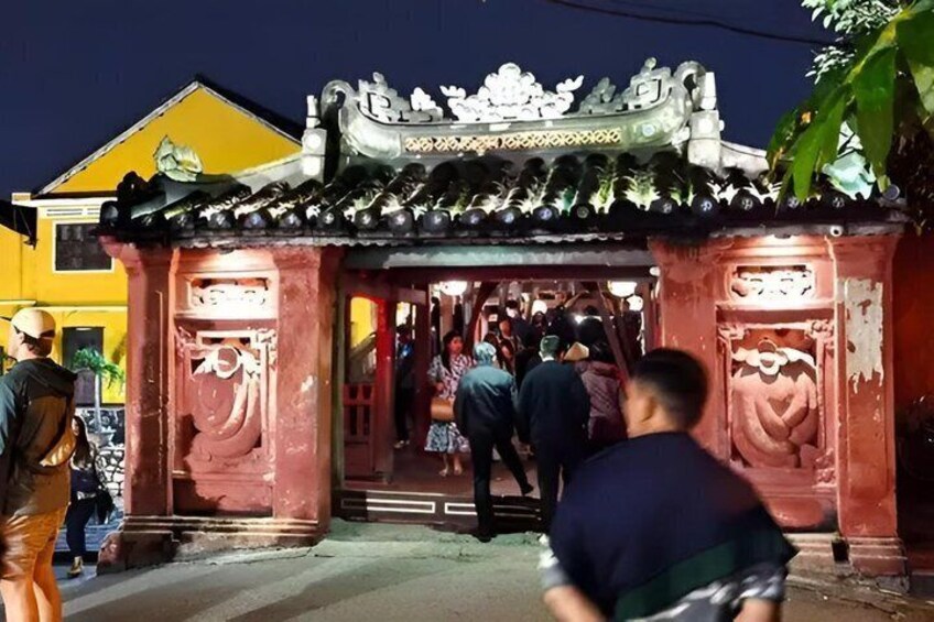 Exploring Hoi An City Tour at Beautiful Night 4