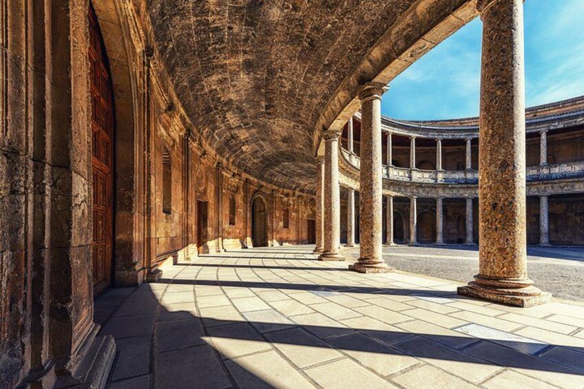 Guided tour surroundings Alhambra : Walls, Charles V Palace 4