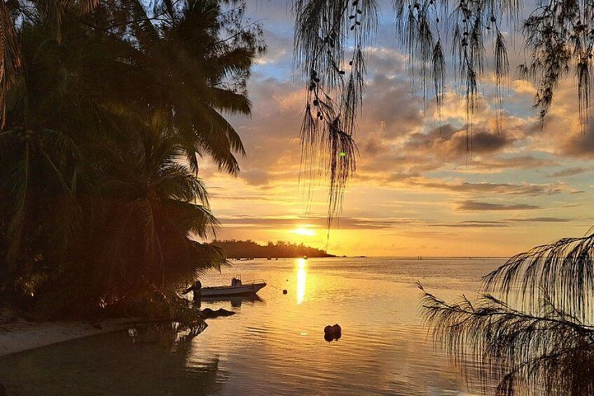 Moorea: Private Romantic Day Hiking, Massage & Lunch 2