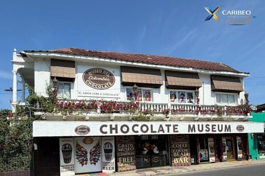 A building with a sign reading 'Chocolate Museum' and 'Museo del Chocolate.' 2