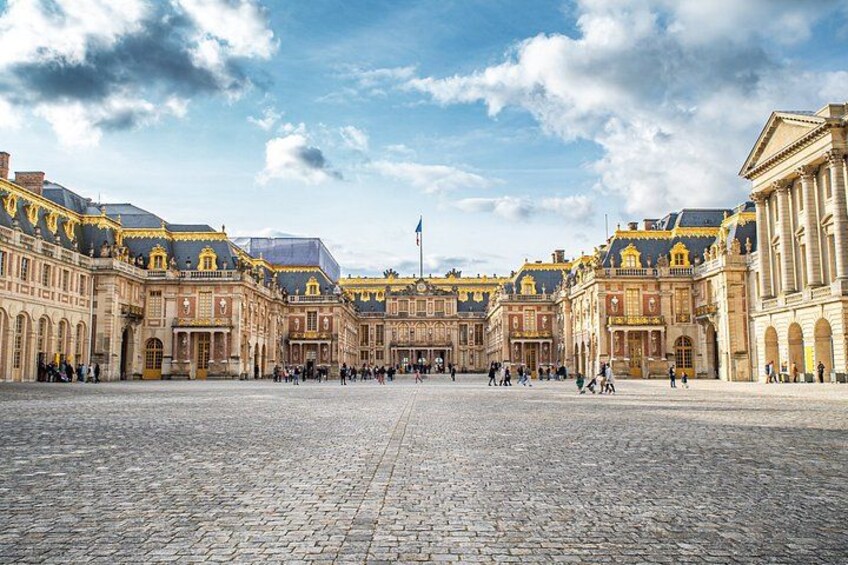 Versailles Horseback Riding Tour with Transfer from Paris 2