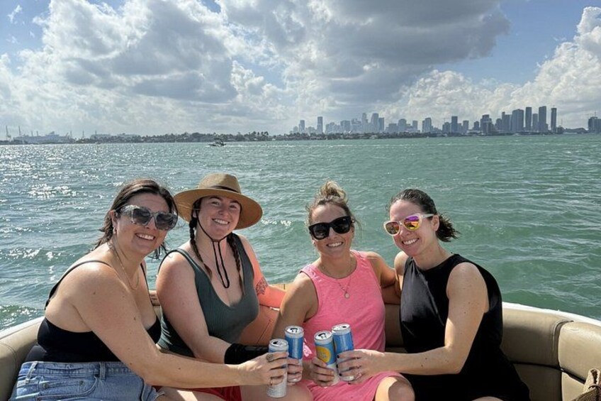 South Beach Private Tour, Versace Table and Private Cruise 5