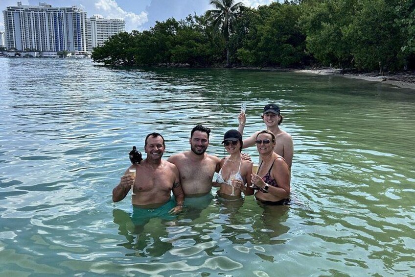 South Beach Private Tour, Versace Table and Private Cruise 3