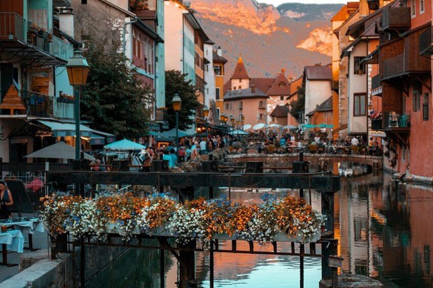 Annecy Two Hour Insider Walking Tour With Local Guide 5