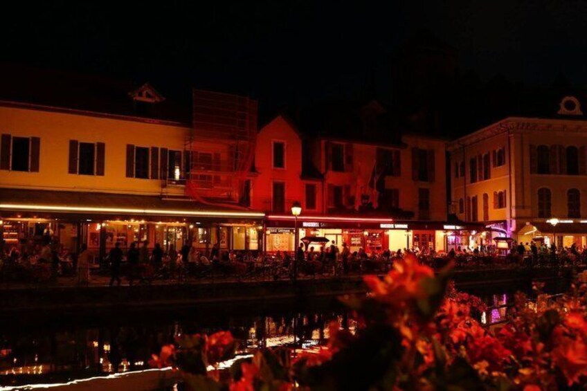 Annecy Two Hour Insider Walking Tour With Local Guide 4