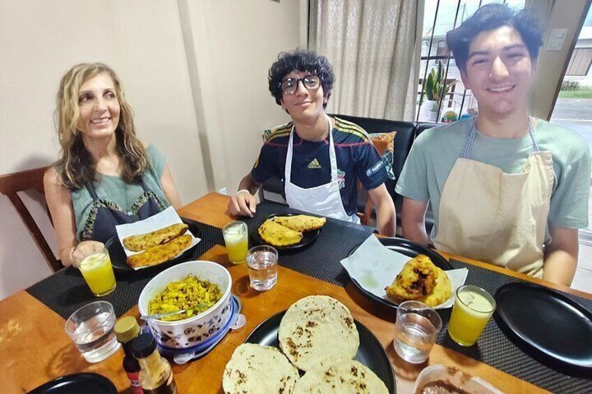Traditional cooking class with local family 5