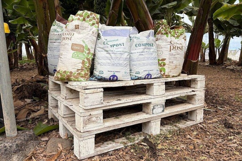 A wooden pallet with bags of compost and fertilizer. 5