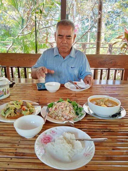 Picture 37 for Activity Floating Village, Ox-cart ride Tour, Lunch hosted by Locals 3