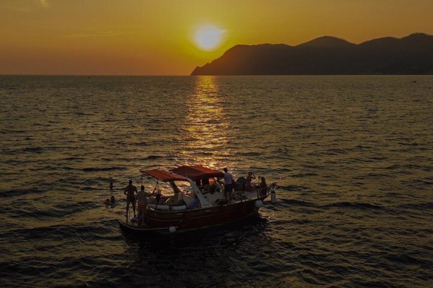 Sunset Boat Tour and Cinque Terre Aperitif from Monterosso 1