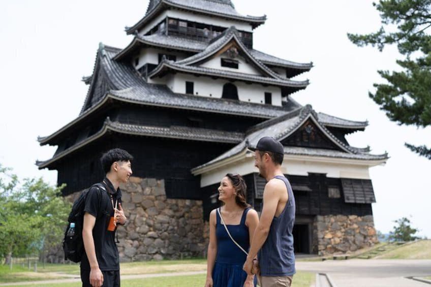 Matsue Castle Guided Tour - With a Local Guide and an Audioguide 1